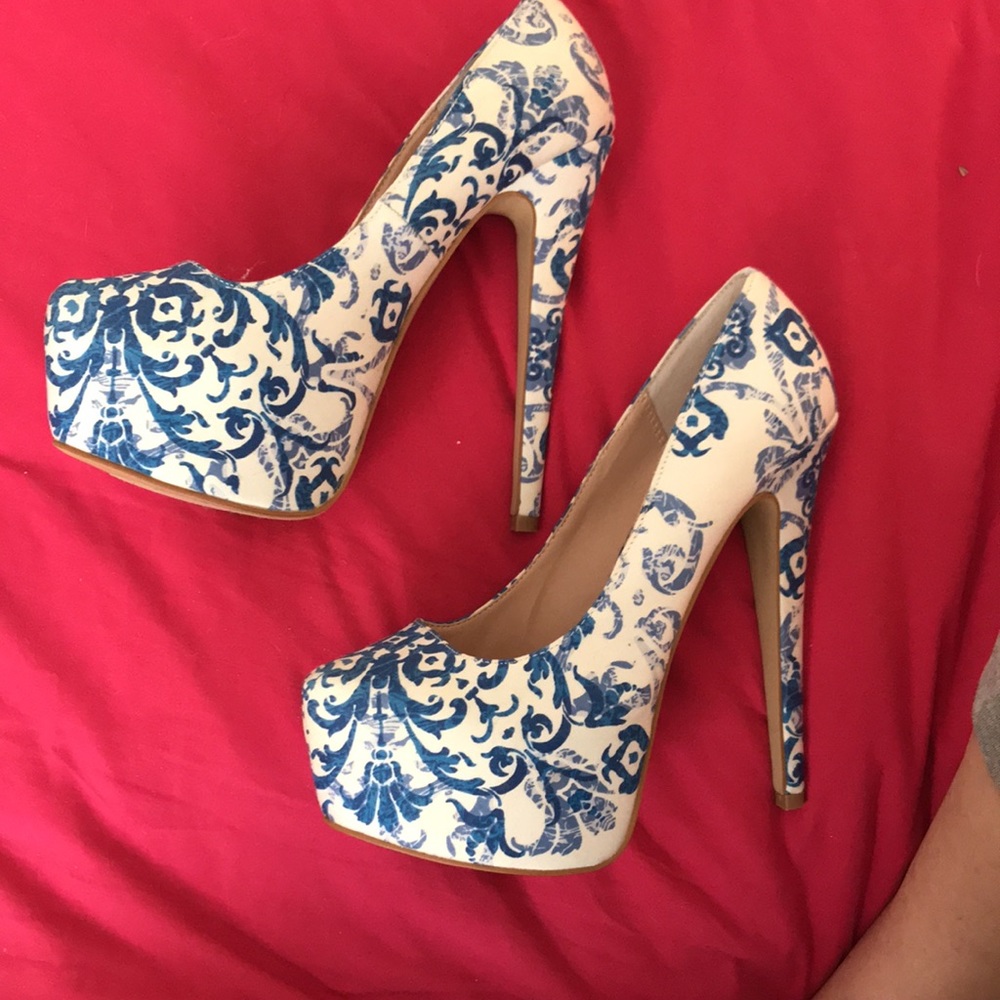 Closed toe platform heels - Picture 3 of 8